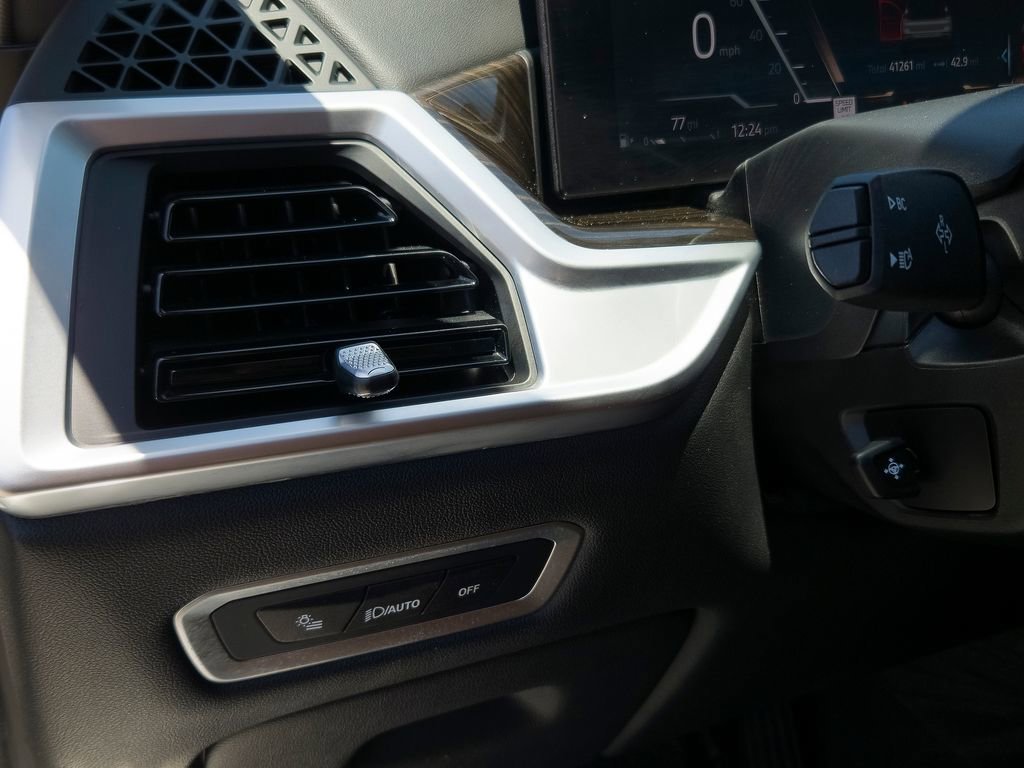 Used 2024 Alpine White BMW xDrive40i image 16