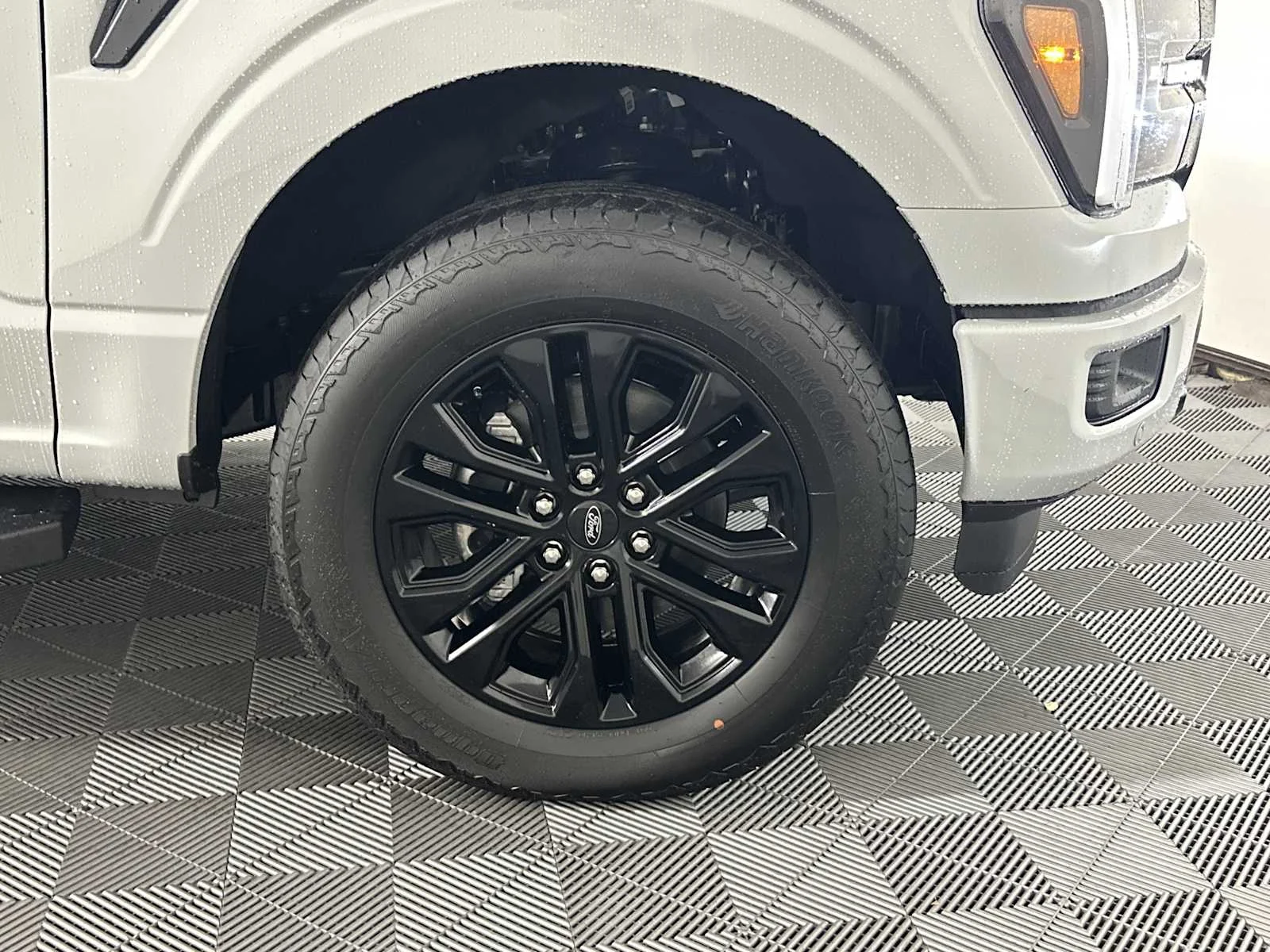 New 2026 Avalanche Gray Ford LARIAT image 15