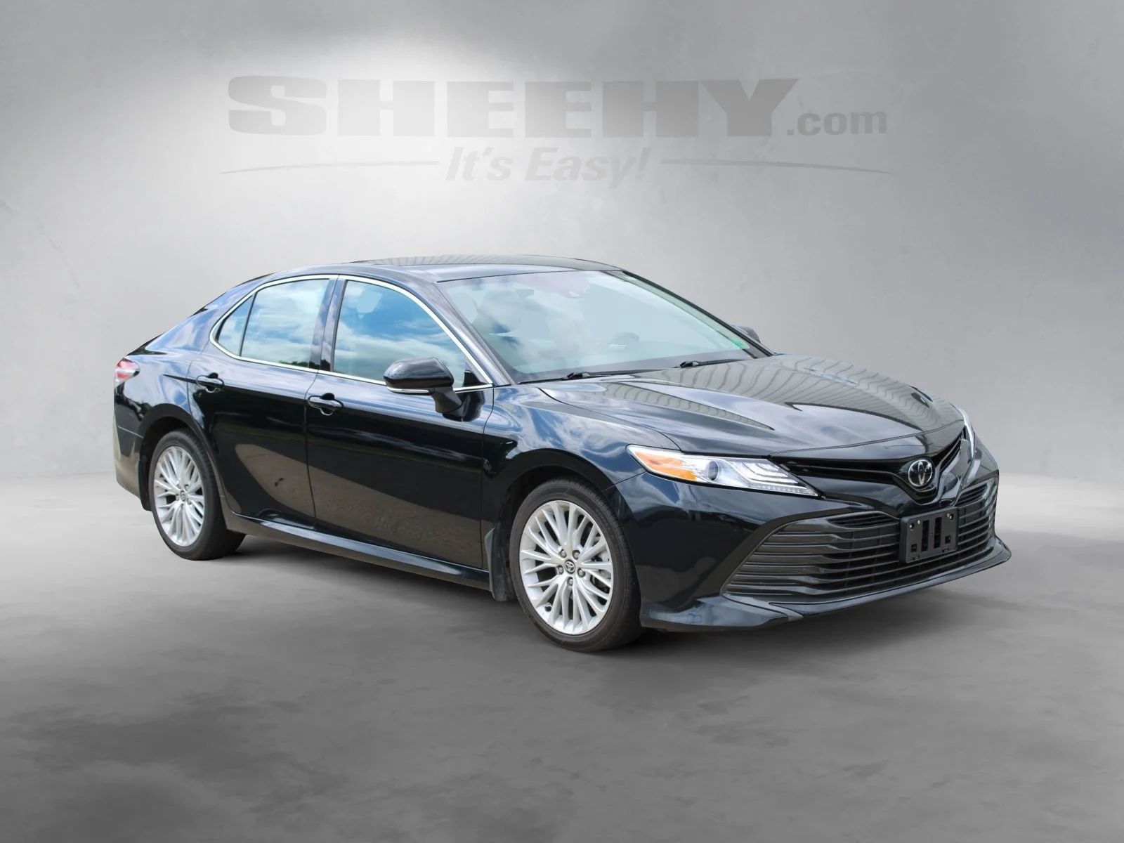 Used 2020 Black Toyota XLE image 2