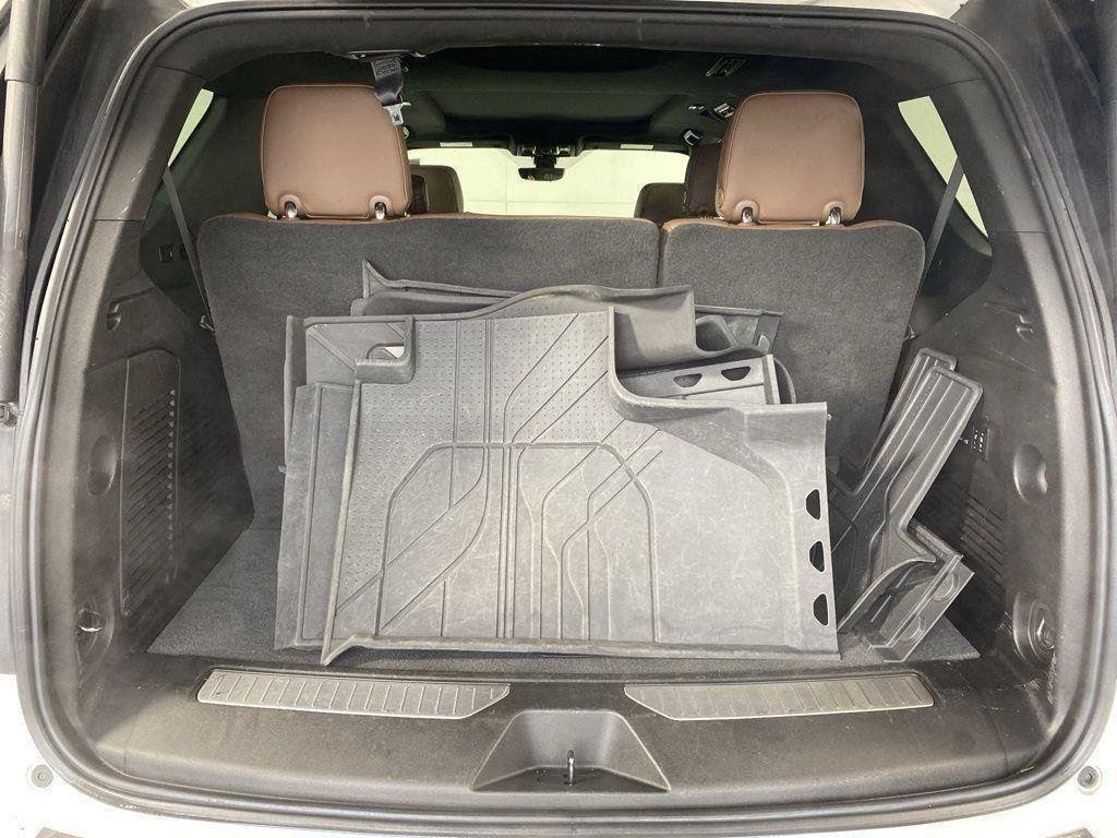 Used 2022 Pearl Chevrolet High Country image 7