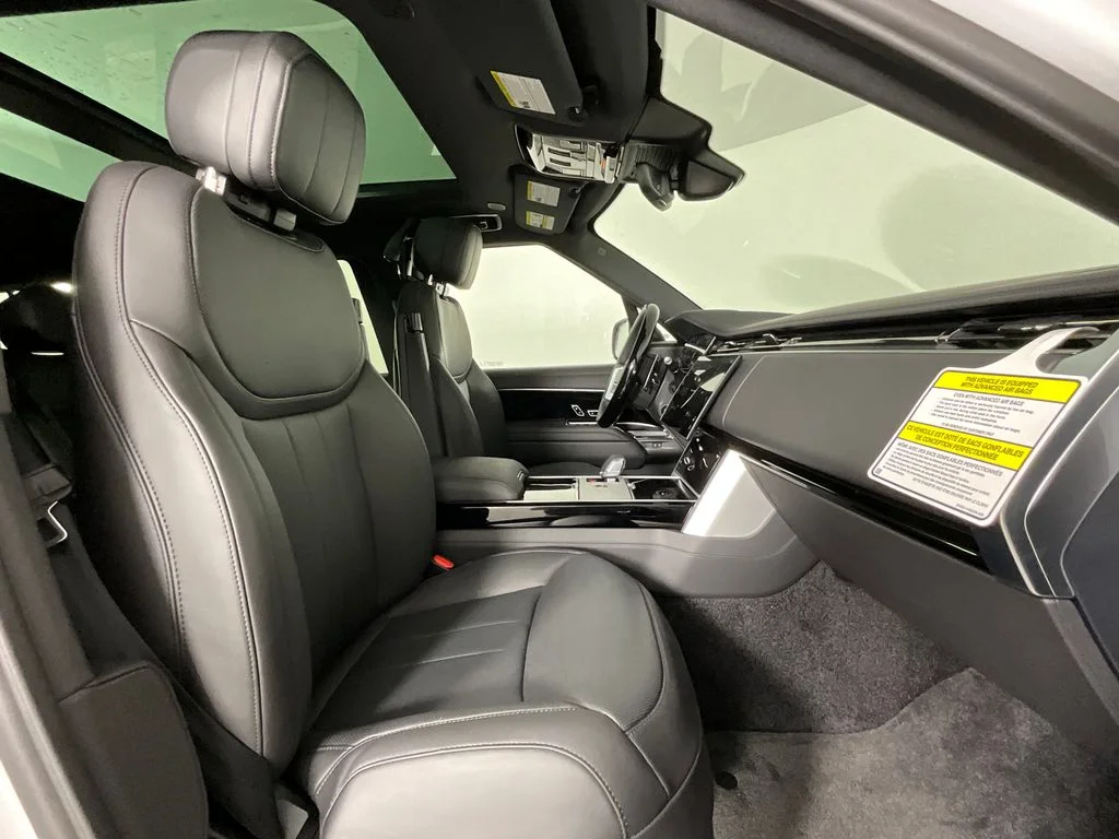 New 2026 Fuji White Land Rover SE 7 Seats image 3