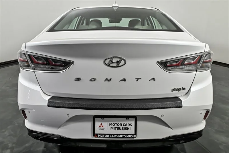 Used 2019 Hyper White Hyundai Limited image 8
