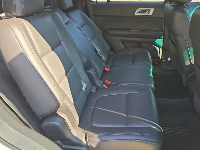Used 2015 White Platinum Clearcoat Metallic Ford XLT image 37