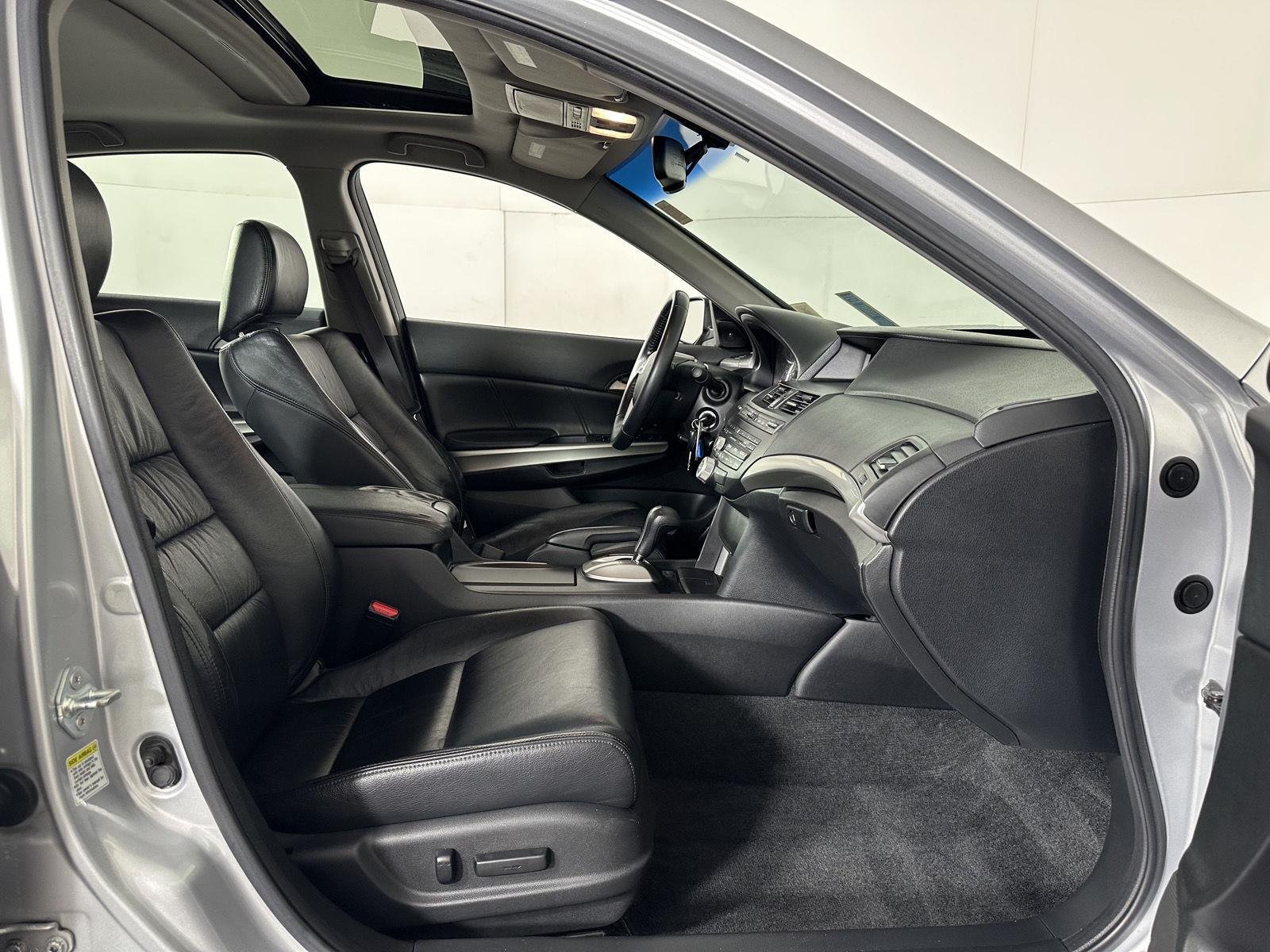 Used 2009 Polished Metal Metallic Honda EX-L image 10