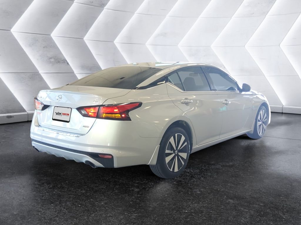Used 2022 Silver Nissan 2.5 SL image 4