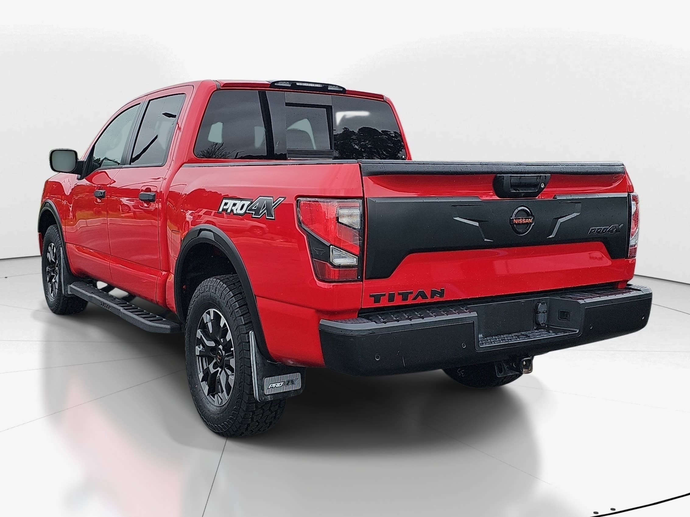 Used 2021 Red Alert Nissan PRO-4X image 5