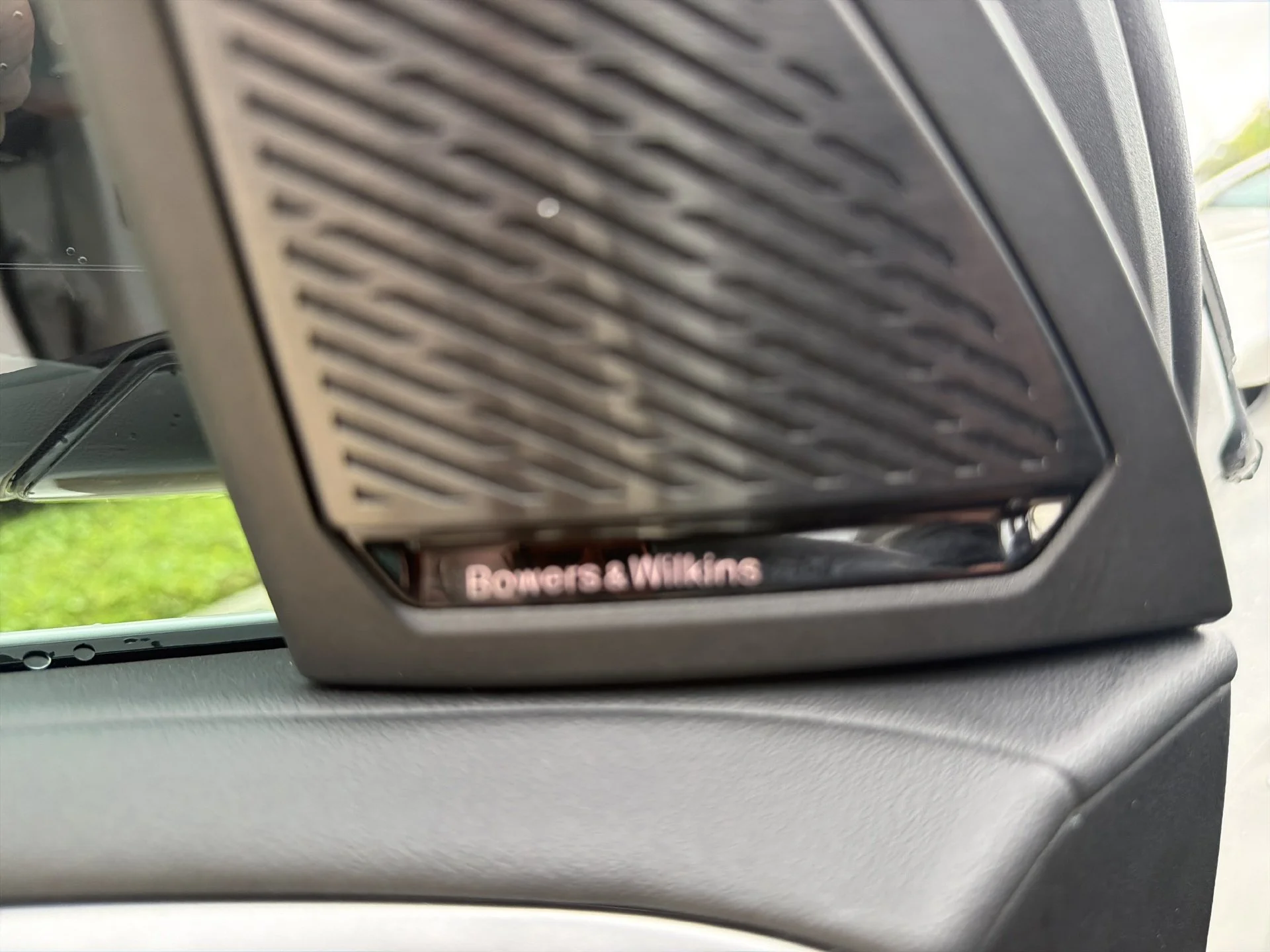 New 2027 Mineral White Metallic BMW  image 26