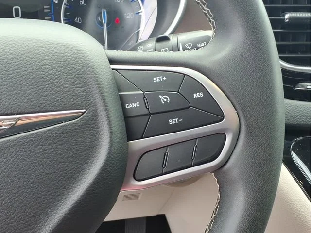 Used 2023  Chrysler LX image 14