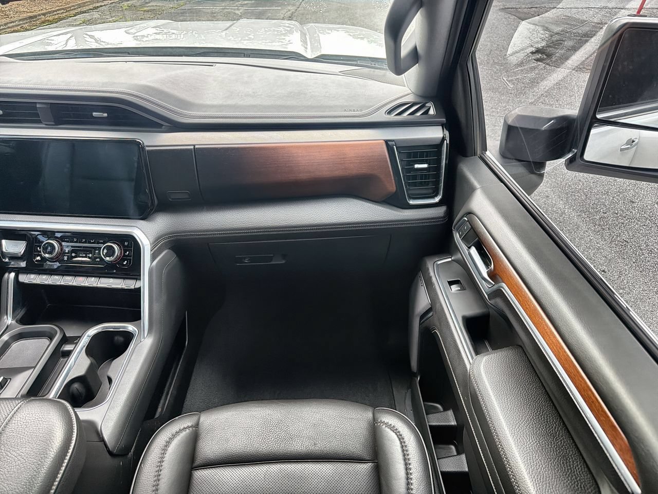 Used 2024 White Frost Tricoat GMC Denali image 24