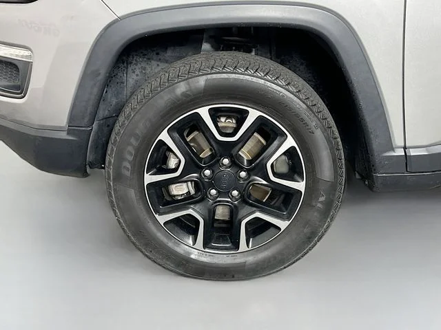 Used 2019 Silver Jeep Trailhawk image 25