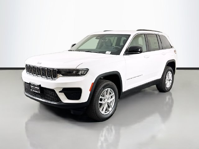 New 2026 Bright White Clear-Coat Exterior Paint Jeep Laredo X image 3