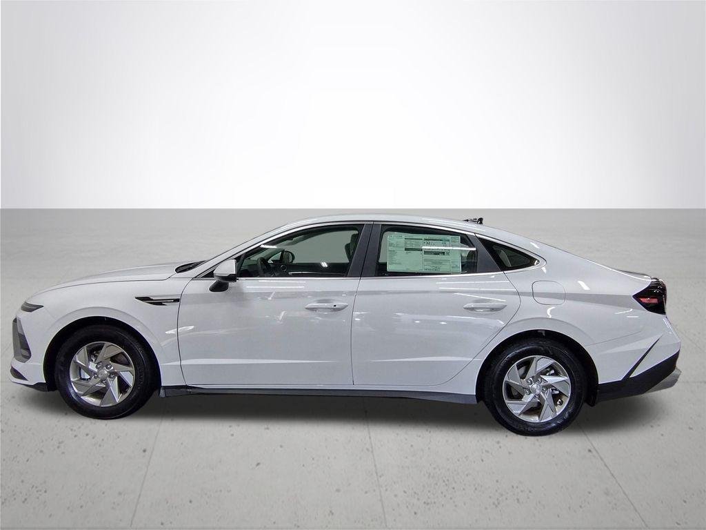 New 2026 White Hyundai SE image 8