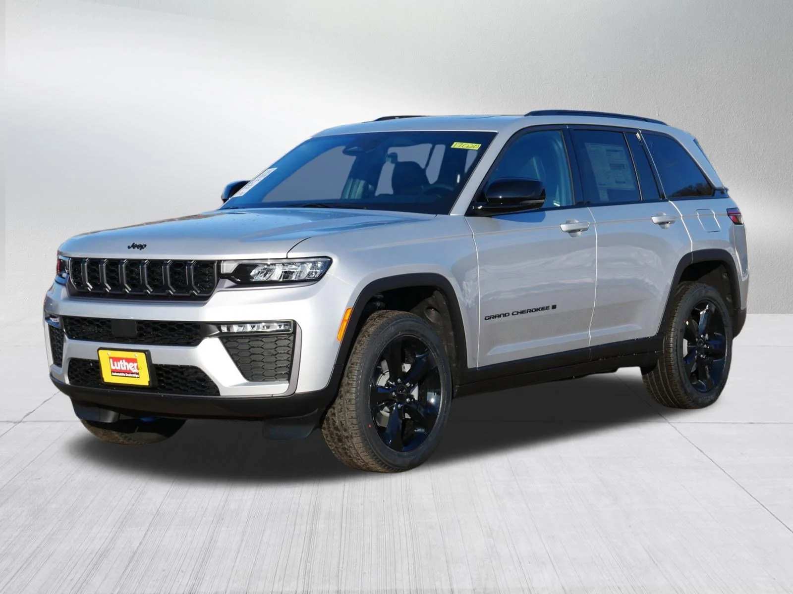 New 2026 Silver Zynith Exterior Paint Jeep Limited image 4