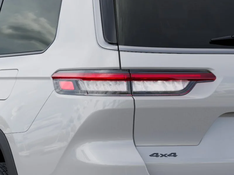 New 2026 Bright White Clear-Coat Exterior Paint Jeep Laredo image 5