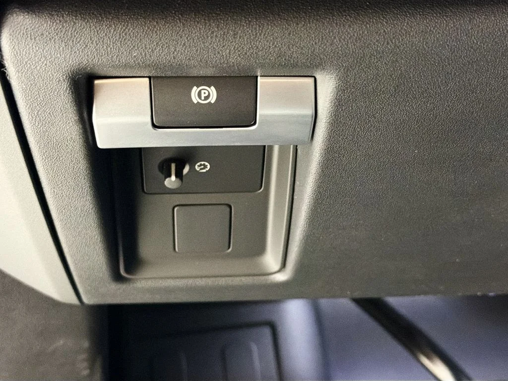 New 2026 Borasco Grey Land Rover X-Dynamic SE image 10