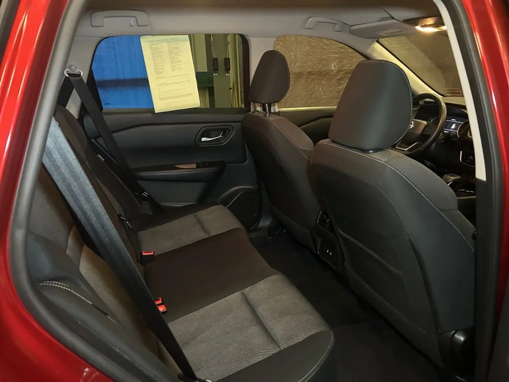 Used 2025 Scarlet Nissan SV image 18