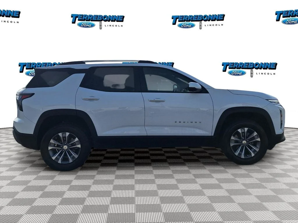 Used 2025 Summit White Chevrolet LT image 4