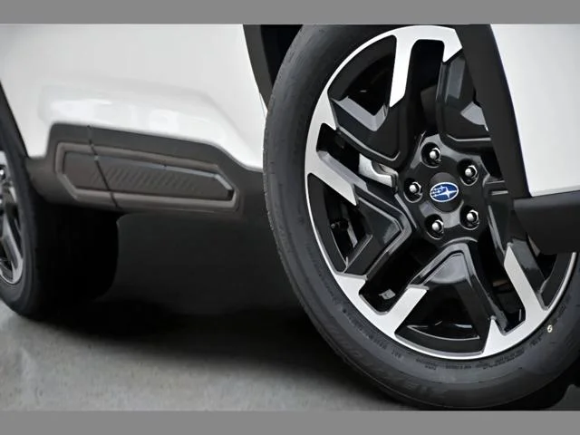 New 2026 CRYSTAL WHITE PEARL Subaru Limited image 11