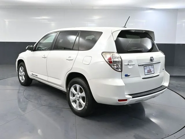 2012 Toyota RAV4 EV - Photo 6