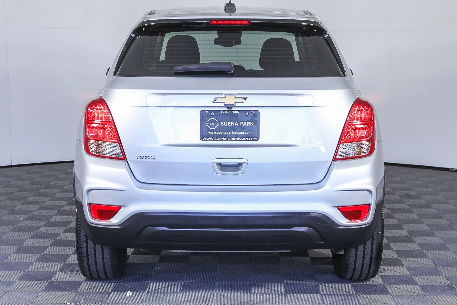 Used 2018 Silver Chevrolet LS image 6