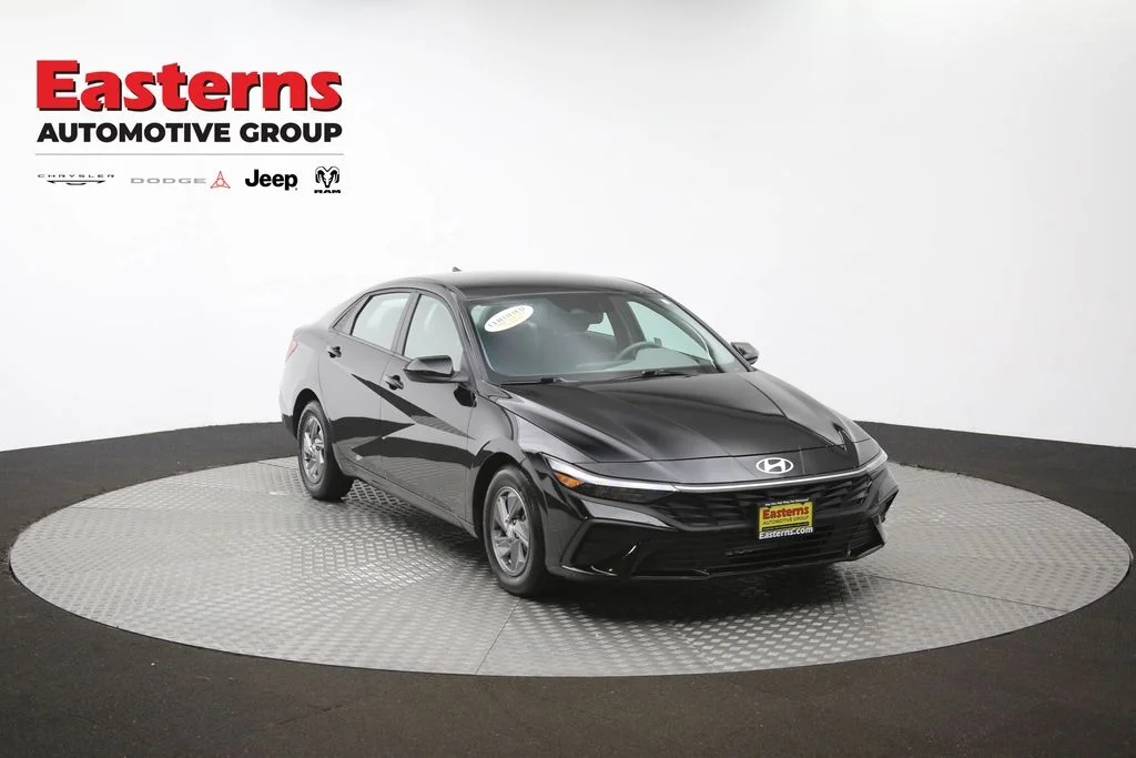 Used 2025 Black Hyundai SE image 47