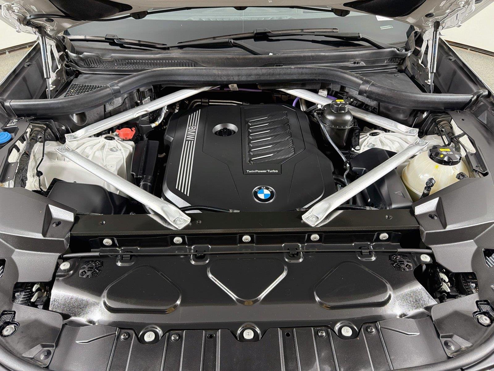 Used 2023 Mineral White Metallic BMW sDrive40i image 29