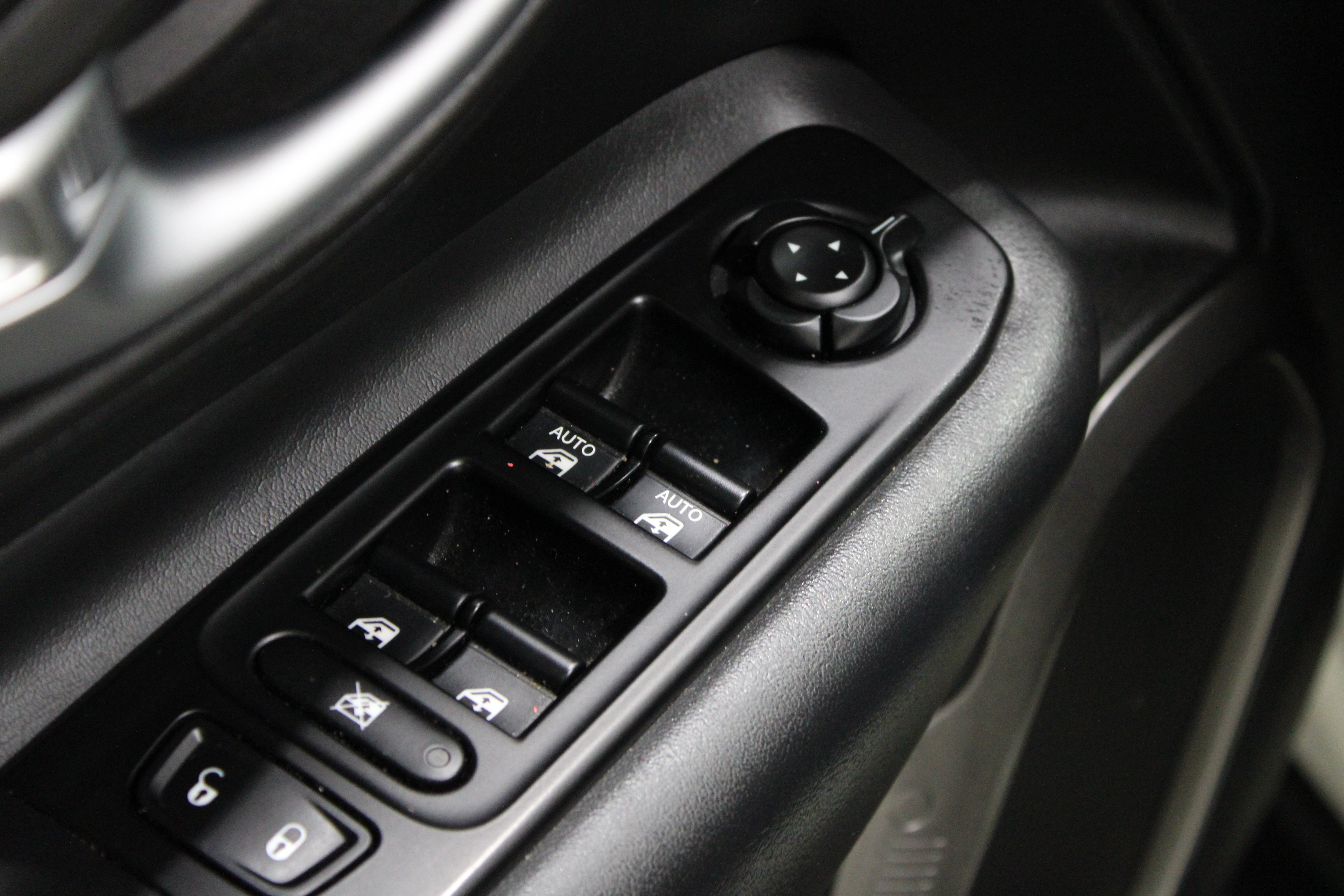 Used 2020 Alpine White Clearcoat Jeep Limited image 4