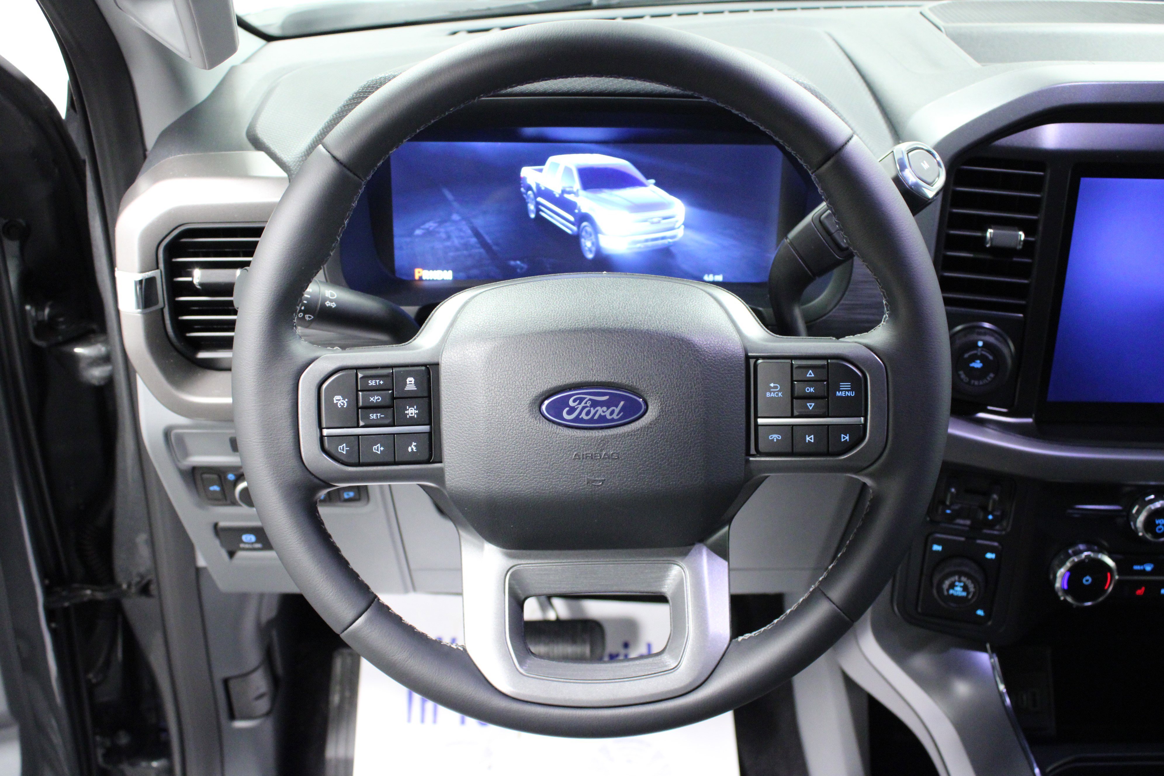 New 2026 Carbonized Gray Metallic Ford XLT image 17