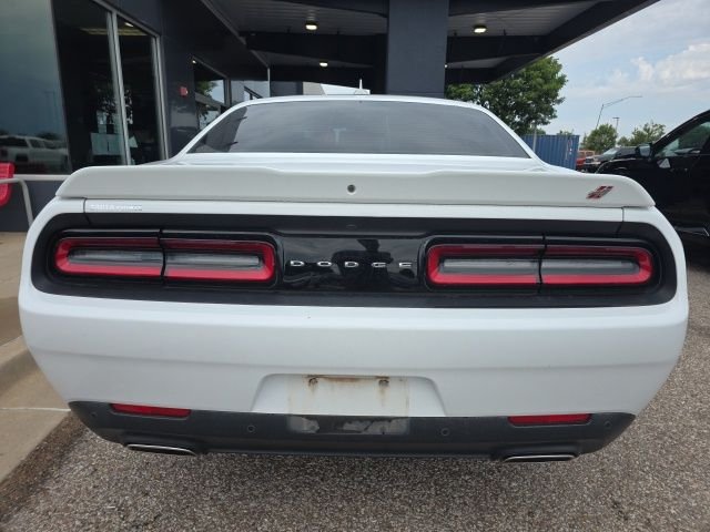 Used 2022 White Dodge SXT image 4
