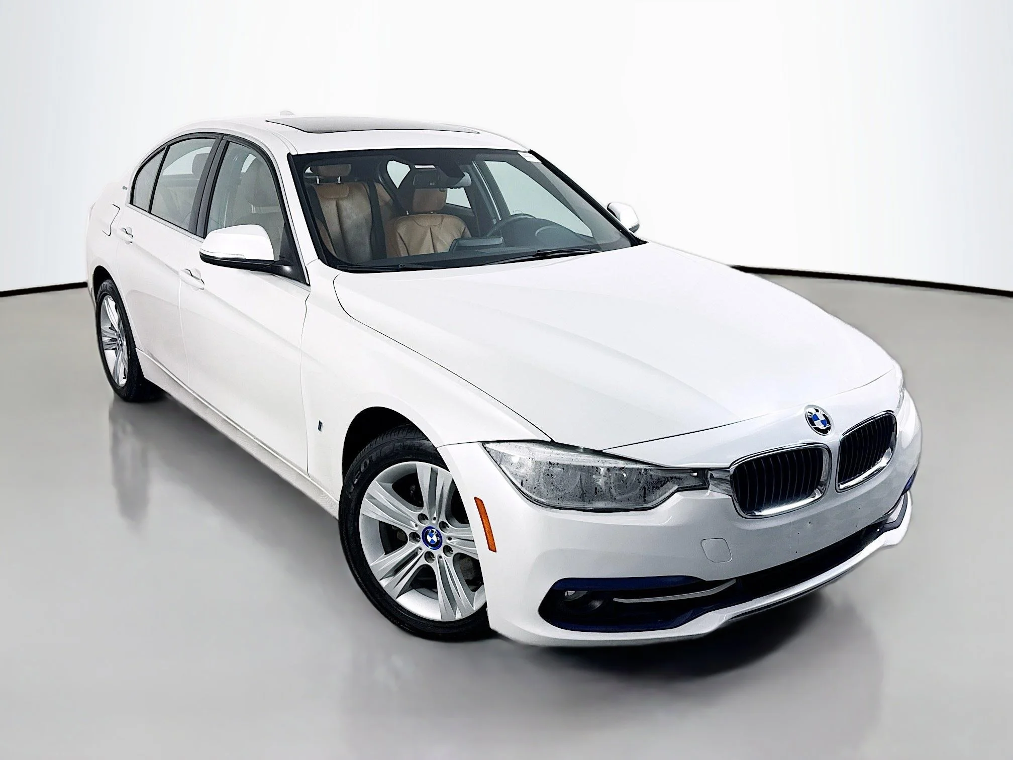 2017 BMW 3 Series 330e iPerformance Sedan's photo
