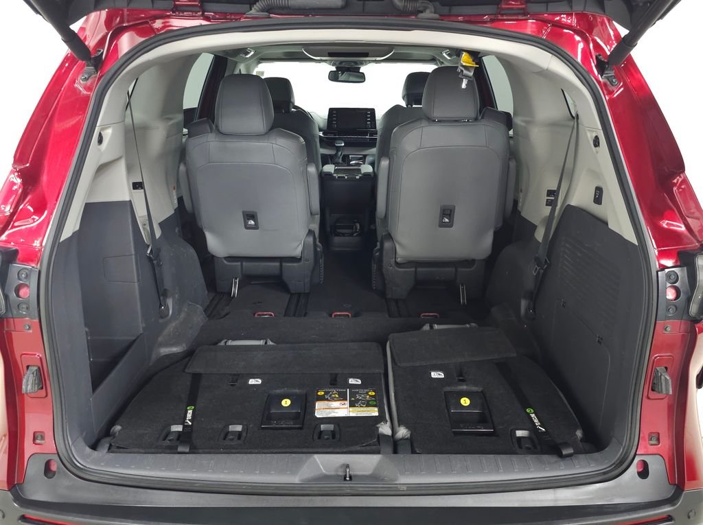 Used 2022 Pearl Toyota XLE image 9