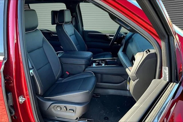 2025 Chevrolet Suburban Premier - Photo 11