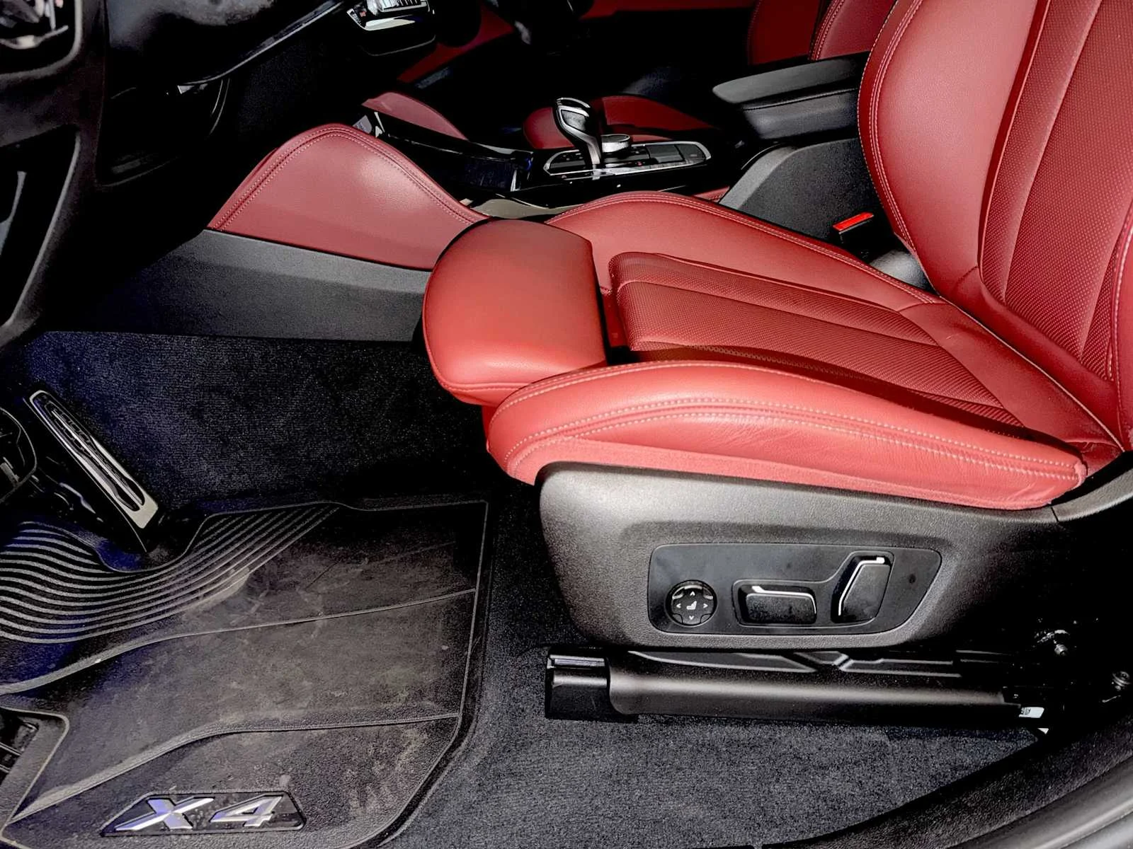 2025 BMW X4 30i - Photo 10