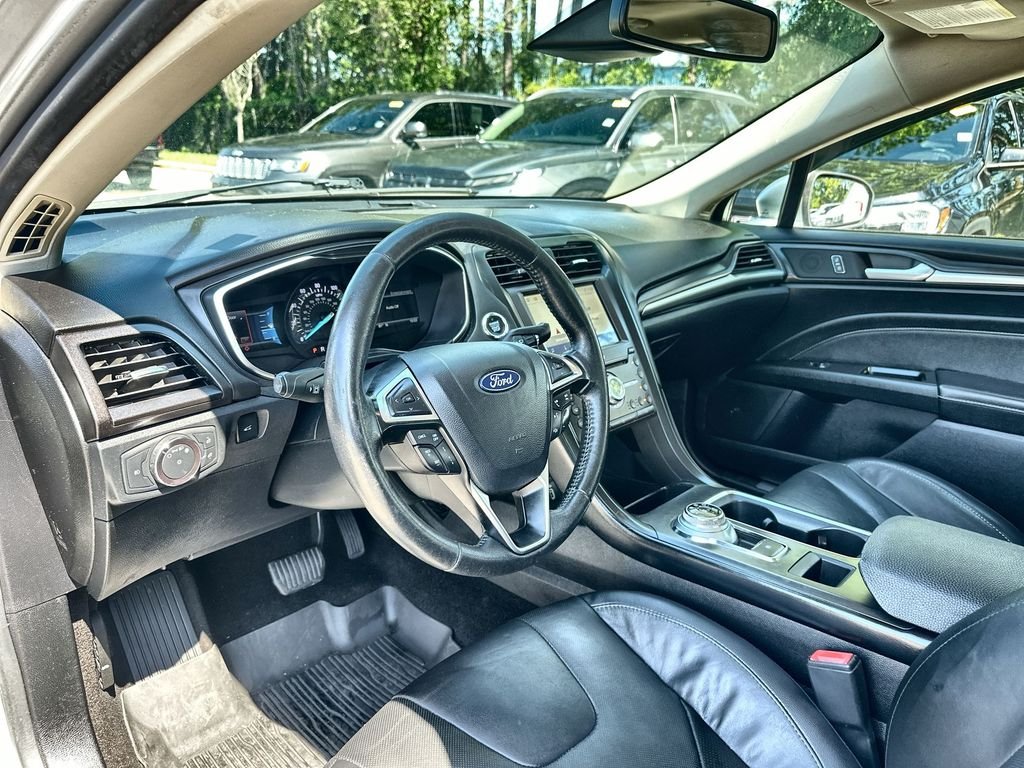Used 2020  Ford Titanium image 10