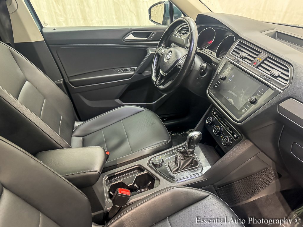 Certified Used 2019 Blue Metallic Volkswagen 2.0T SE image 25