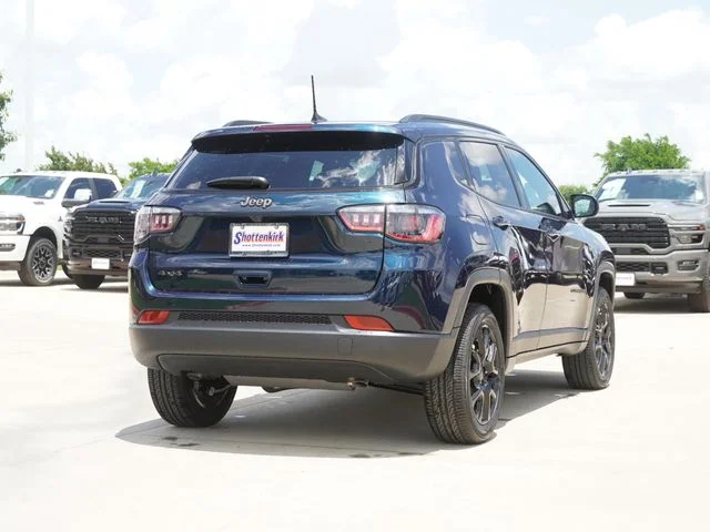 New 2026 Fathom Blue Pearl-Coat Exterior Paint Jeep Latitude image 9