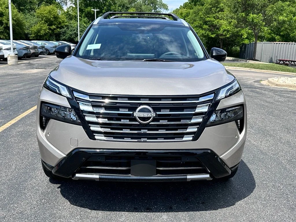 New 2026 Champagne Silver Metallic / Super Black Two-tone Nissan Platinum image 8