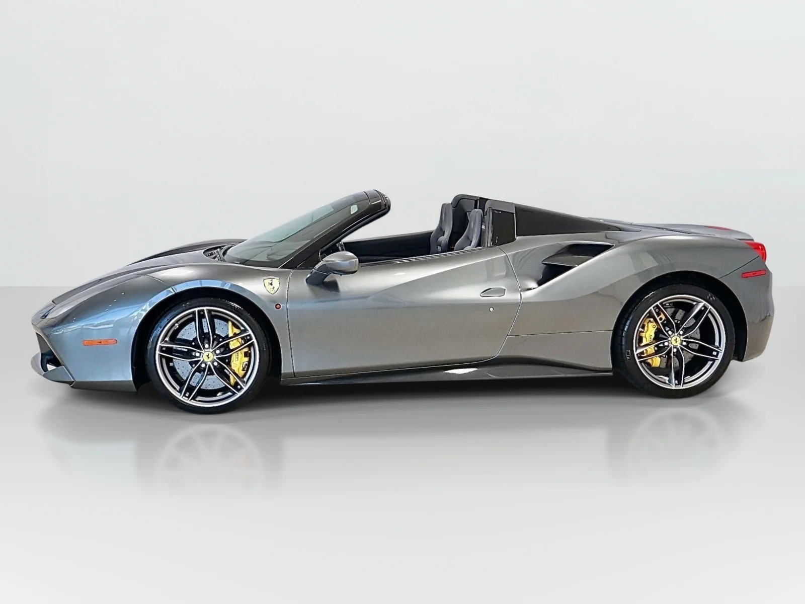 Used 2018 Grigio Silverstone Metallic Ferrari Convertible image 2