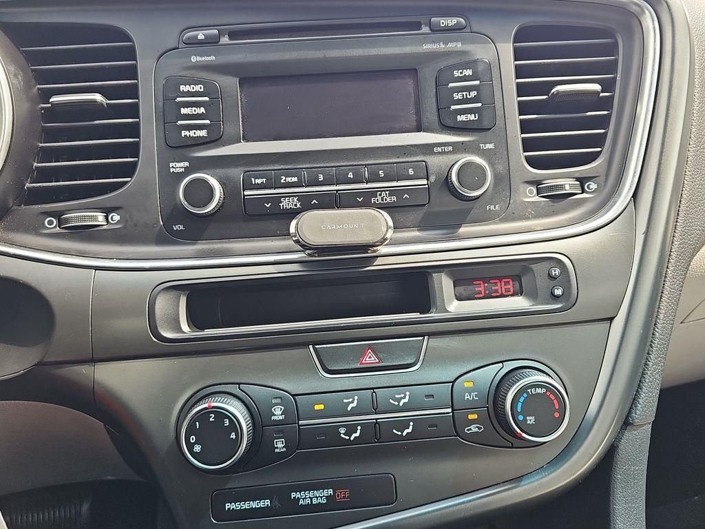 Used 2015 Black Kia LX image 19