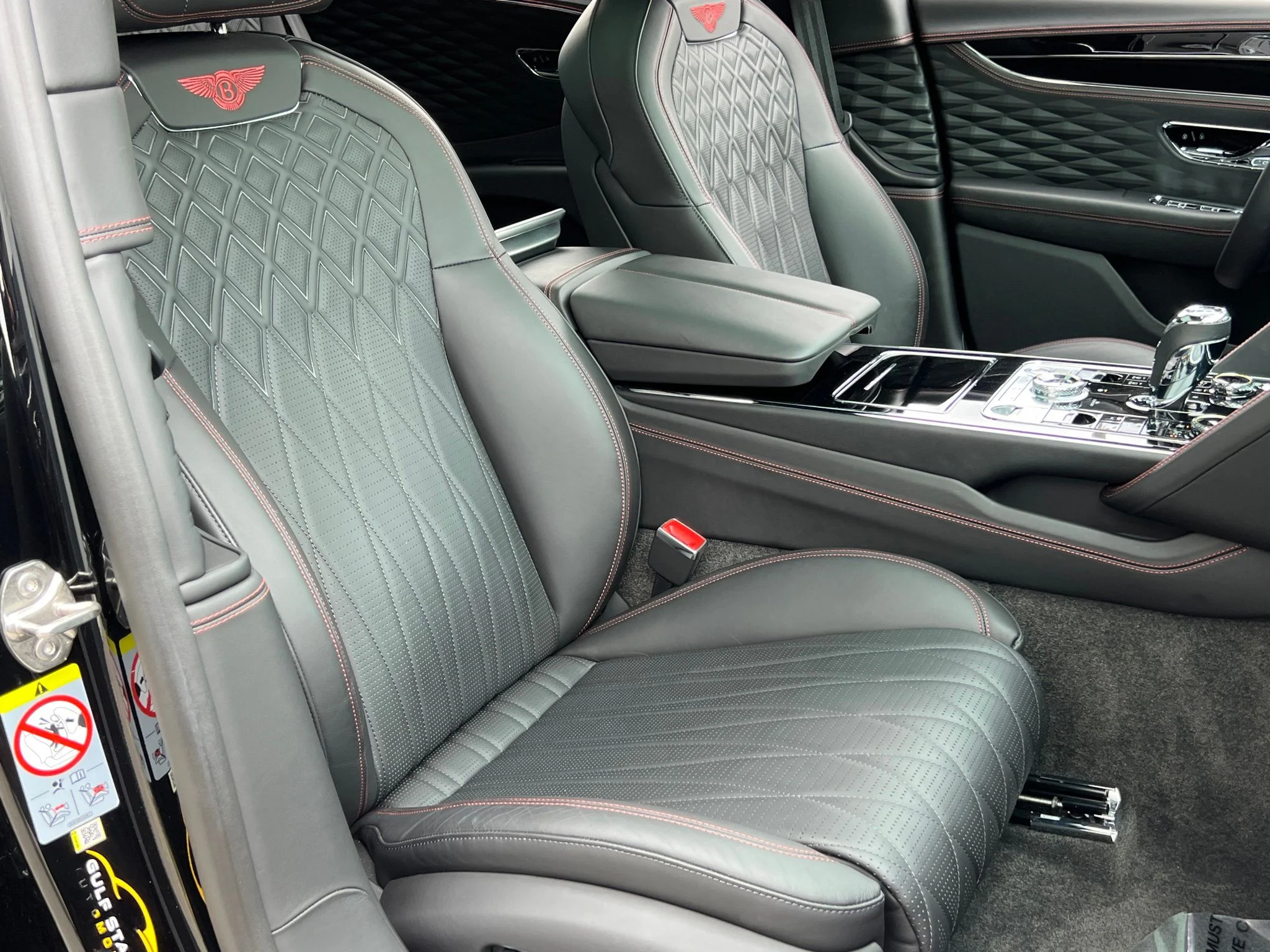 Used 2022 Black Bentley V8 image 16