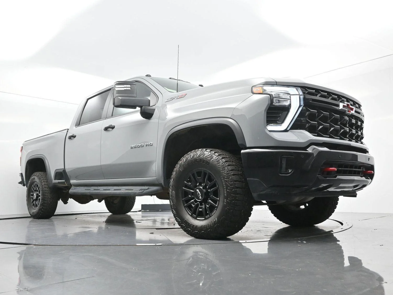 Used 2025 Slate Gray Metallic Chevrolet ZR2 image 47