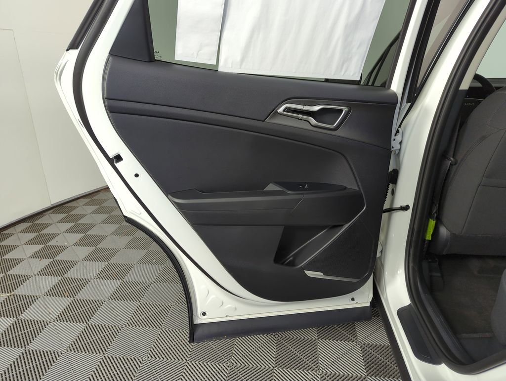 New 2026 Snow White Pearl Kia LX image 27