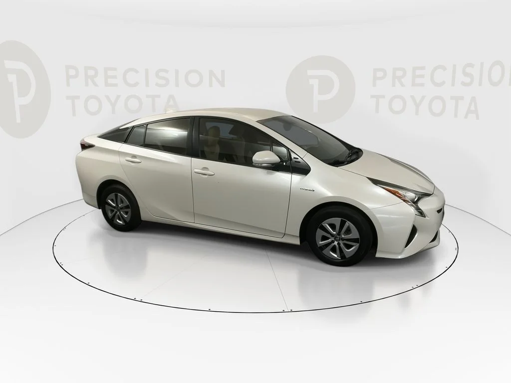 Used 2016 Blizzard Pearl Toyota Three image 2