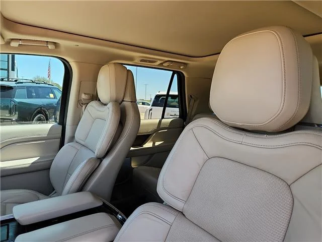 Used 2021 Infinite Black Lincoln Reserve 4x2 image 11
