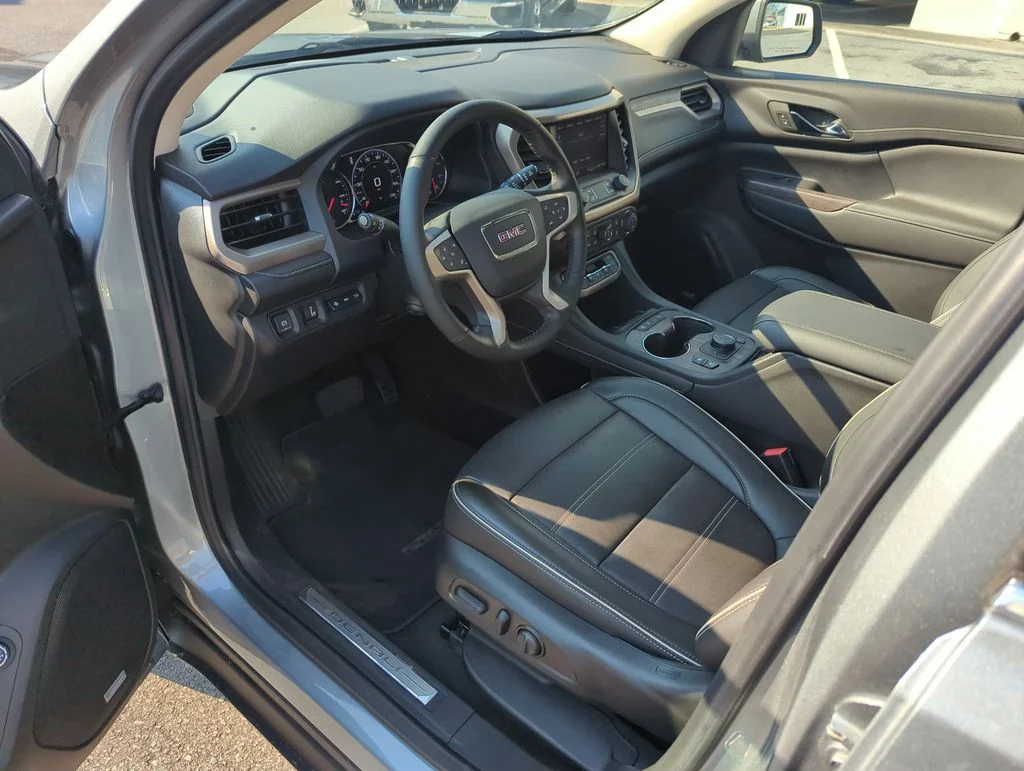 Used 2023 Silver GMC Denali image 10