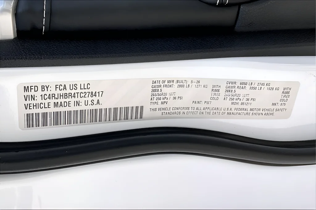 New 2026 Bright White Clear-Coat Exterior Paint Jeep Limited Reserve image 12