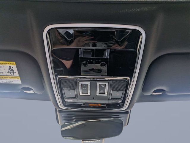 Used 2021 Black Land Rover R-Dynamic HSE image 25