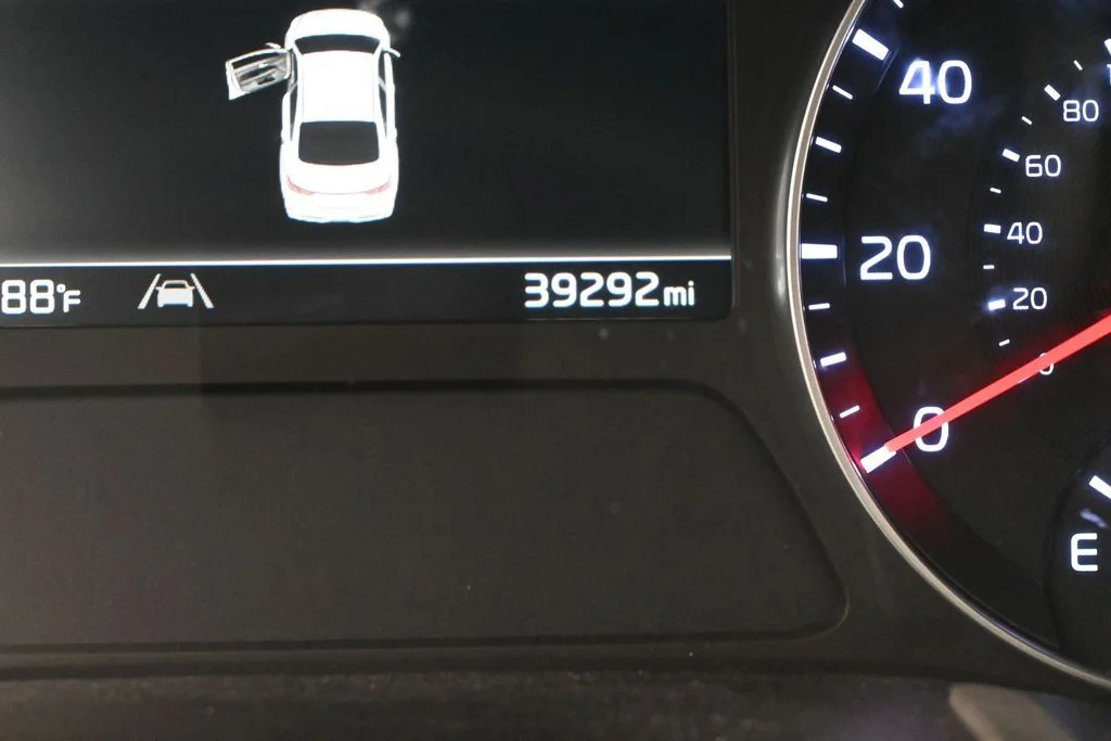 Used 2024 Gravity Gray Kia GT-Line image 33