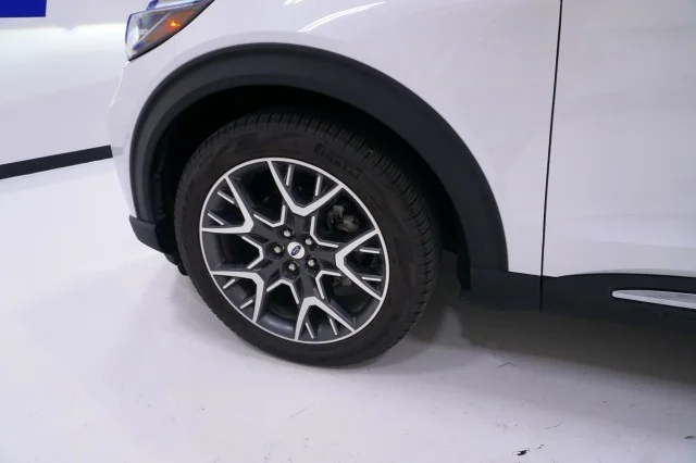 Used 2025 Star White Metallic Tri-Coat Ford Platinum image 12