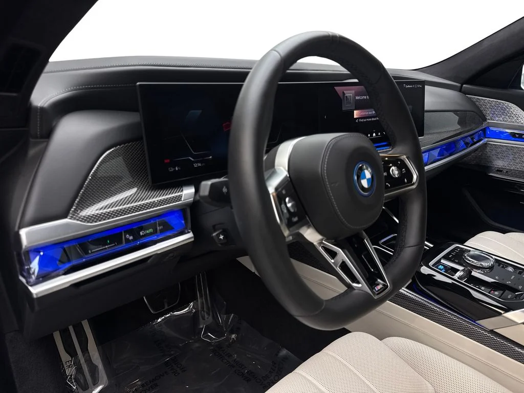 Used 2023 Red BMW xDrive60 image 49